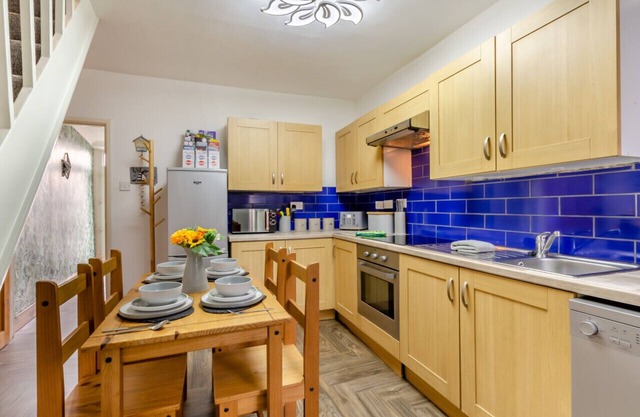 Eden Lily Cottage - Two Bedroom House, Sleeps 4