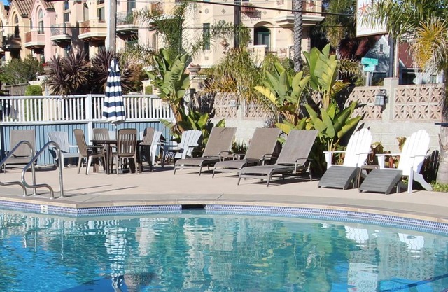 Edgewater Beach Inn & Suites