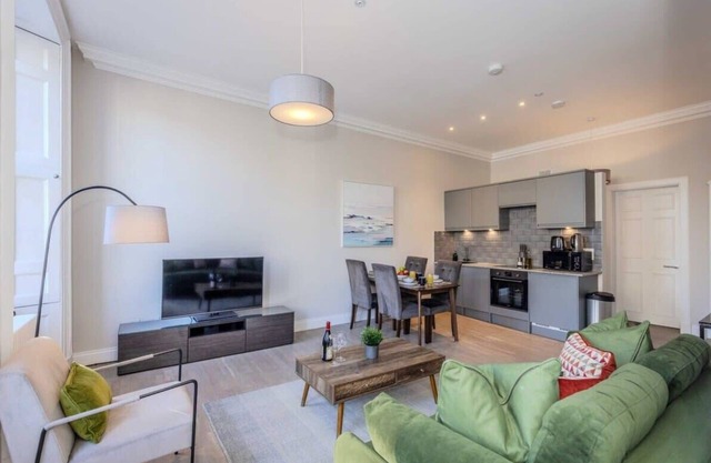 Edinburgh City Centre 2 Bed Apartment