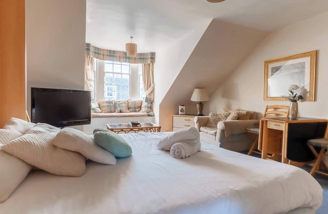 Edinburgh City Retreat - EDINBURGH CITY CENTRE KEYWORKS CONTRACTERS BUSINESS T