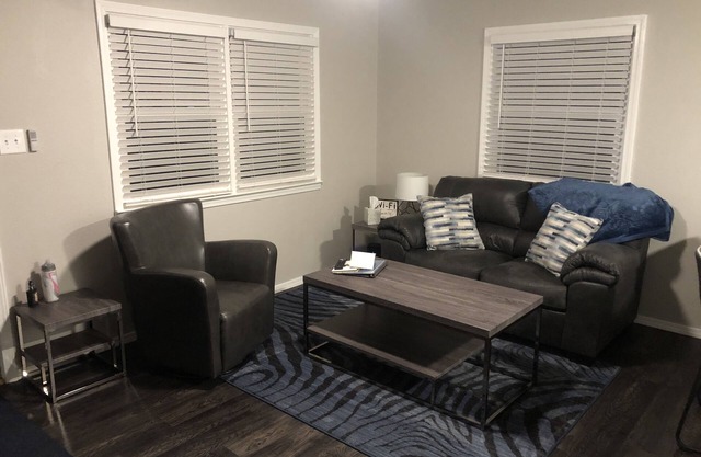 Edwards House; Litchfield, IL; Pets welcome