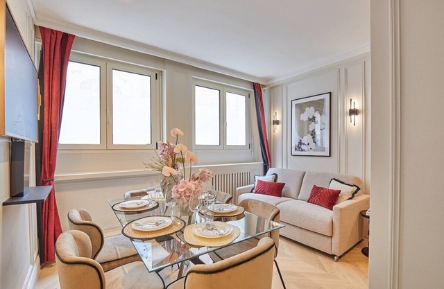 Eiffel Tower Apartment Invalides