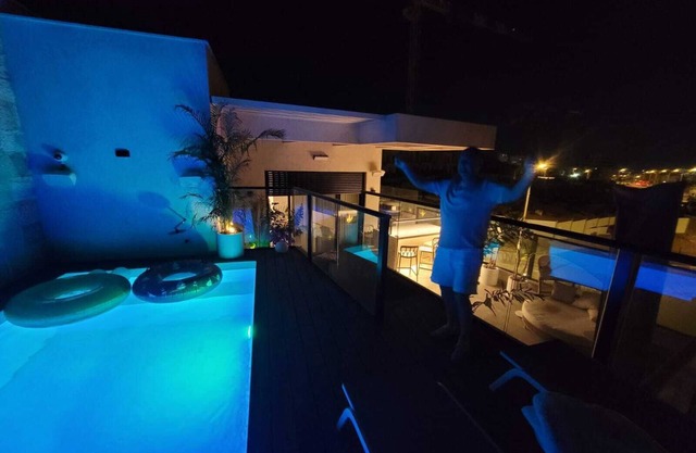 Eilat, Penthouse with pool, 4bed, living room, terrace, kosher BBQ for Passover