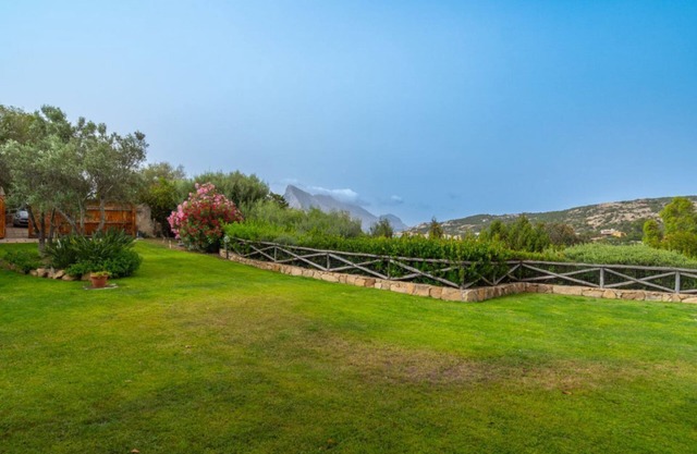 EJA: Relaxing Oasis with Garden Just Steps