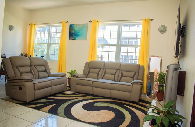 El Paraíso @ The Westbury Cozy 2BR Apt in New Kingston