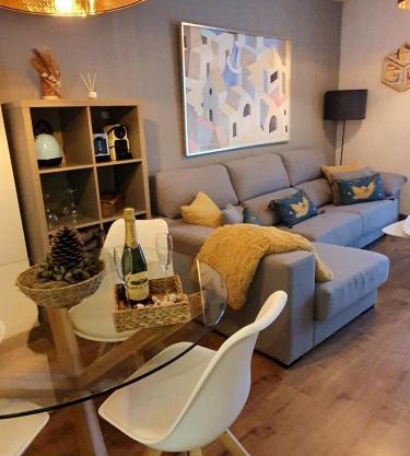EL ÚNICO apartment with jacuzzi and art
