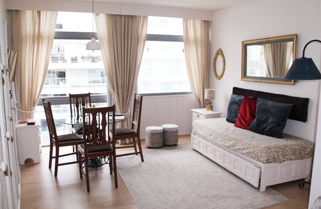 ELEGANT 1 BED APARTMENT WALKING DISTANCE FROM THE PORT AND THE BEACH