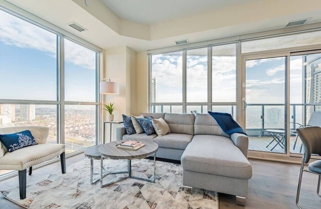 Elegant 2BR-2BATH Condo, Parking, City View