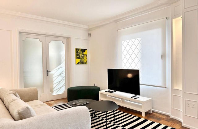 Elegant 3-bedroom Neo Classic apartment in Providencia. Art and Chilean Design