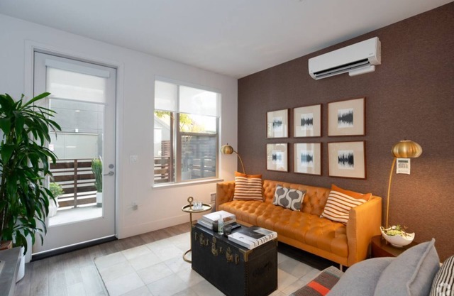 Elegant 3BR Condo with Outdoor Pool and Fire Pit at Elan Menlo