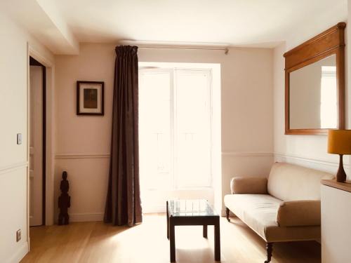 Elegant and cosy flat near Montmartre