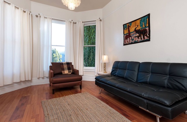 ELEGANT APARTMENT IN VICTORIAN