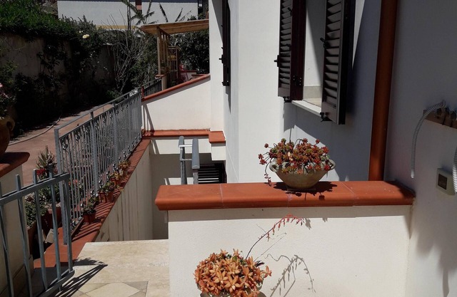 Elegant basement Fund Sessa, in semi-detached villa CIR:19082053C205123