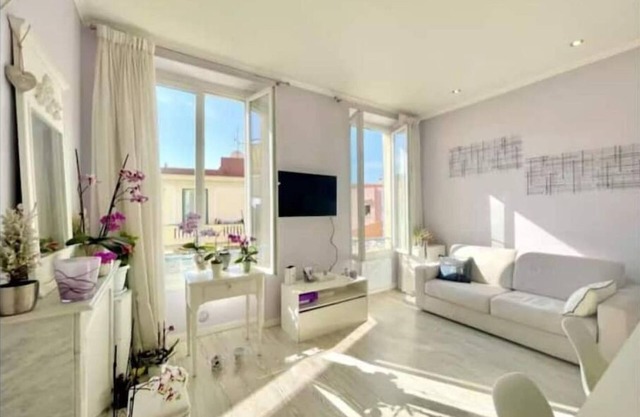 Elegant, bright apartment