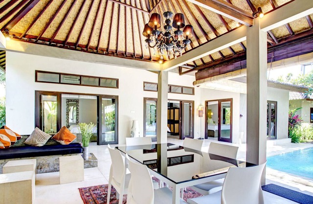Elegant, Chic, Slightly Funky Villa - Lush Gardens, Private Pool