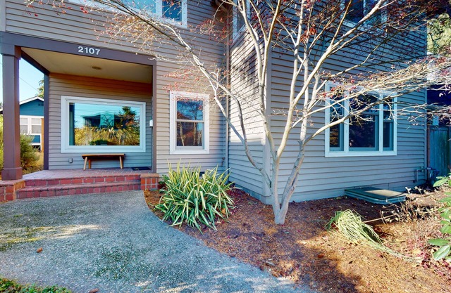 Elegant dog-friendly home near Seattle Aquarium with game room, fireplace & W/D