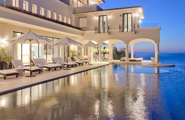 Elegant Eight Bedroom Villa