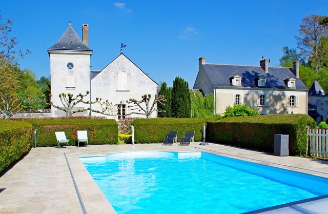 Elegant guest rooms near the Loire