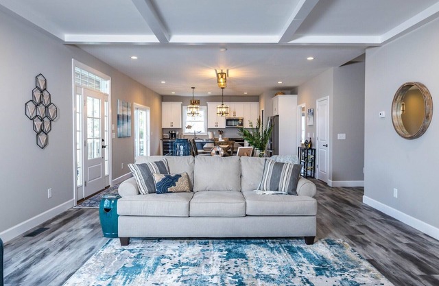 Elegant Lakefront Home 5B/S12 Near VTech/RadfordU