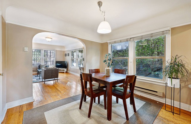 Elegant, large 1BR in Capitol Hill/central to everything