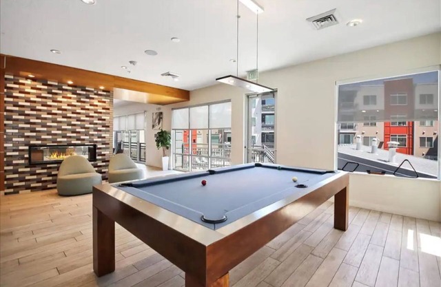 Elegant luxury apartment with hot tub, gym, pool,