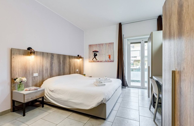 Elegant Room, newly renovated, opposite Metro line A near St. Peter's