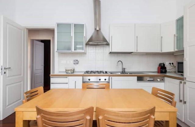Elegant three-room apartment in saffi andrea costa area