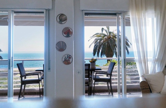 Elena's beach front apartment Gerakini