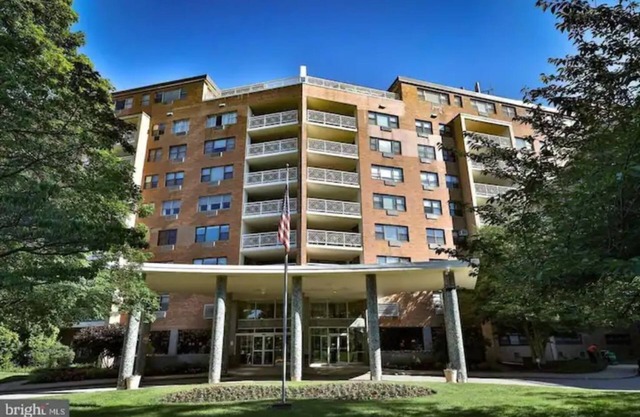 Elkins Park studio 1 Queen & 1 sleeper Hotel style kitchen & bathroom+ Amenities