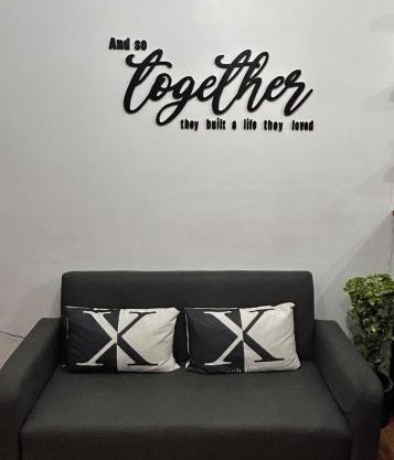 Ellie's Tiny House - Cozy Getaway with Kitchen & Pool Access near SM Dasmariñas