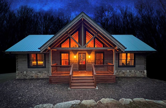 Ellijay Cabin - Cozy Fall Hideaway + Hot Tub