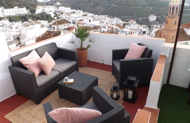Elvira House. Charming house with large terrace and beautiful views