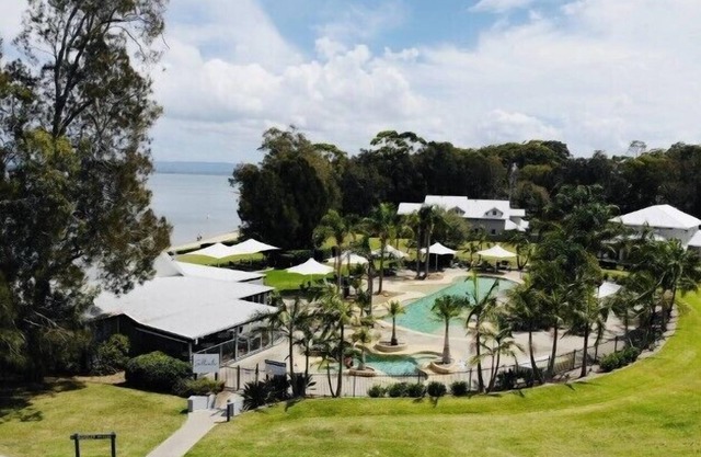 Elysian Escape - 4 Pools, Lakeside, Raffertys Resort