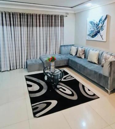 Emerald Suite Sleeps 6 with Free Parking