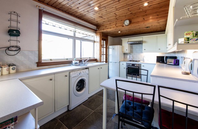 Empty2occupied Family Home in Craigour Terrace With Driveway & Garden