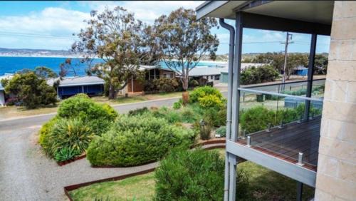 Emu Bay Bliss 'sweeping ocean views'
