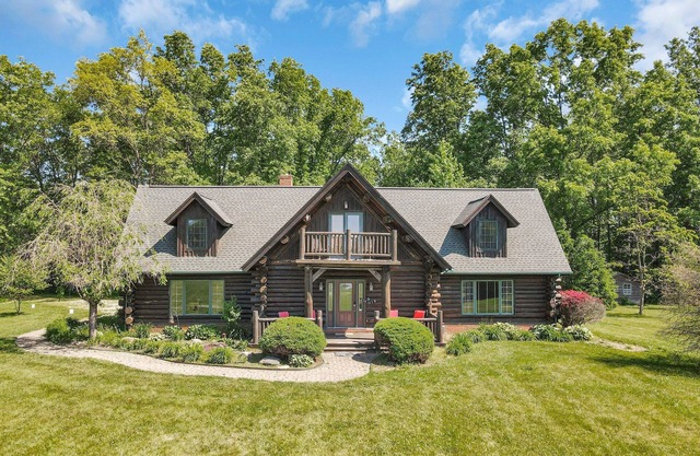 Enchanted log cabin with lake view