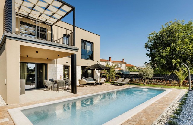 Enchanting 3-BR Villa for 6, with Saltwater Pool