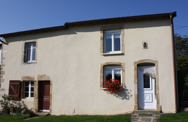 Enchanting 2-Bedroom Cottage, Garden, Near Neufchâteau & Vittel