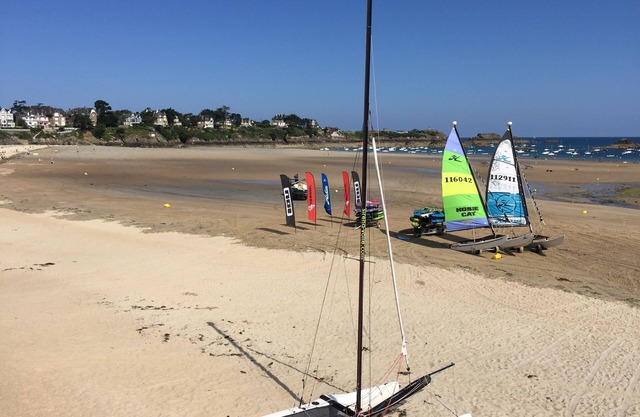 enclosed garden, close to beaches and seaside hikes.