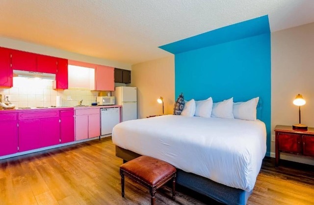 Endless Views and Relaxation! Pets Allowed, Kitchenette, Free Parking!