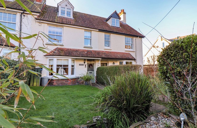 ENFIELD, family friendly, character holiday cottage in Porlock