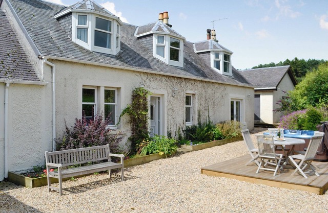 Enjoy a game of tennis or simply relax in the hot tub at The Brewers Cottage.