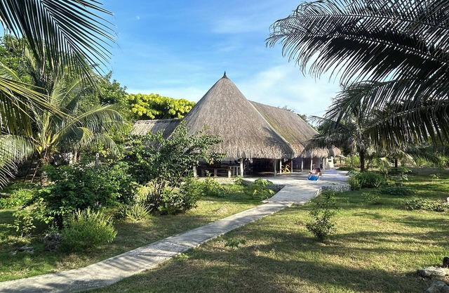 Enjoy a pleasant Island stay in La Felicida, a cozy beach front rustic cabin