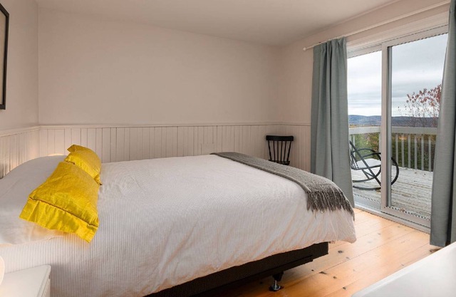 Enjoy a stay in the heart of our kennel, in our comfortable chalet located in th