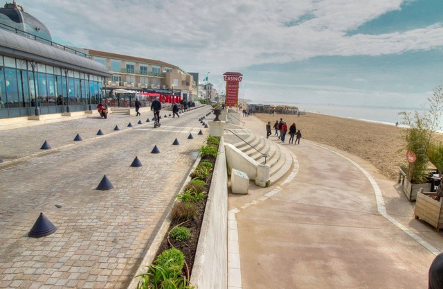 Enjoy charming holidays by the sea: relaxation, comfort, leisure activities