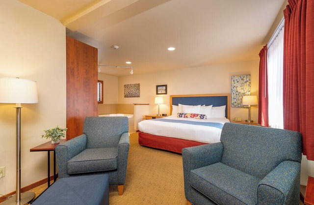Enjoy easy walking access to all Leavenworth has to offer after a relaxing night in our spacious King room with in-room jacuzzi tub and cozy fireplace.