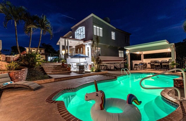 Enjoy Rare Huge POOL 4br Perfect for Families!