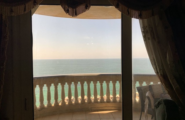 Enjoy sunset at a private room in fully equipped APT