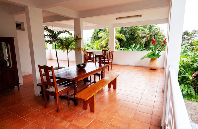Enjoy the peace and quiet of nature in this fresh, bright villa.